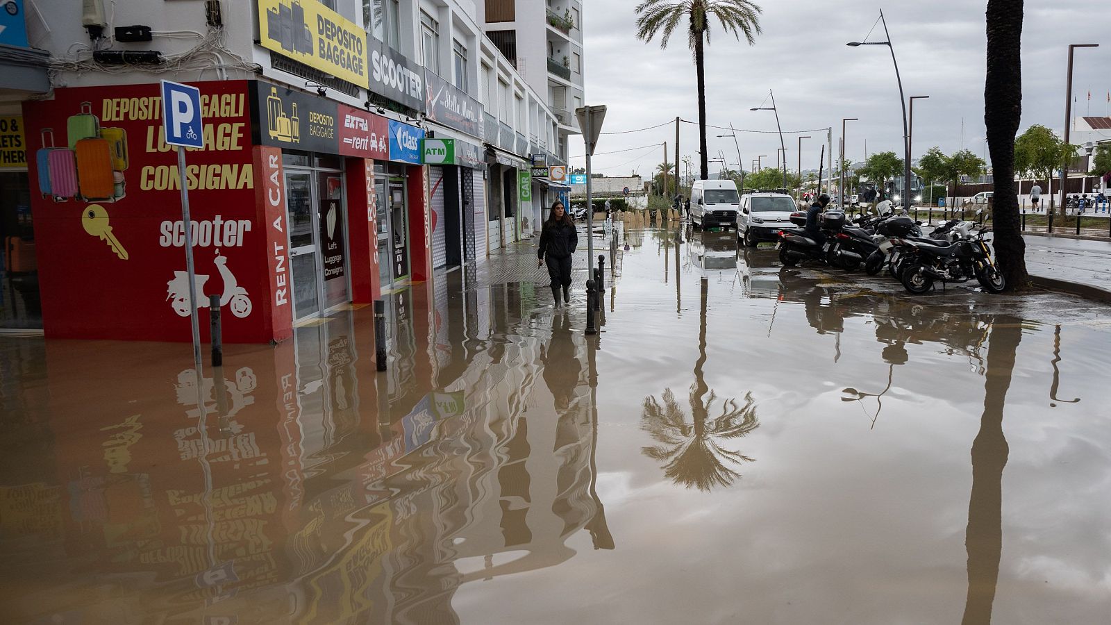 La dana Adam provoca grandes inundaciones en Ibiza, donde se han desplegado efectivos de la UME