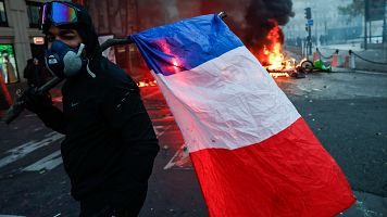 Francia ordena toques de queda parciales en algunas ciudades ante los disturbios