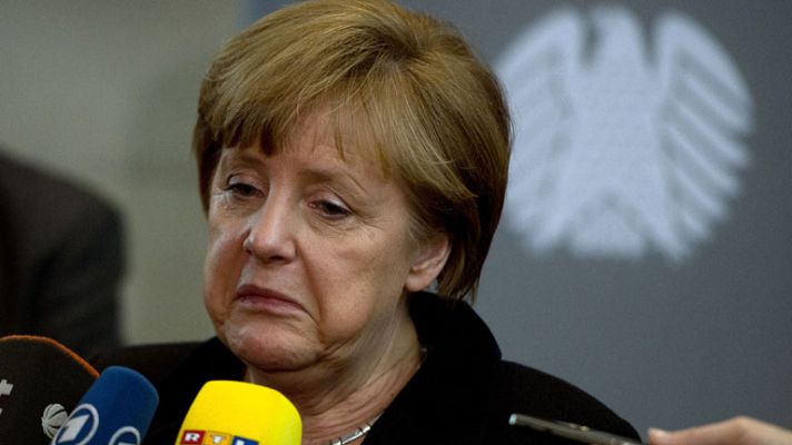 Informativo 24h - Merkel insiste en que debe reducirse el tamaño de la banca chipriota