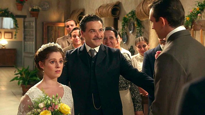 La Promesa - La llegada al altar de María y sus miradas con Samuel