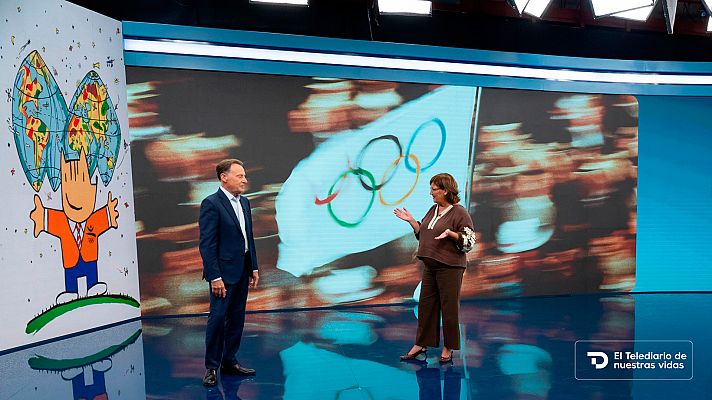 Los periodistas Jesús Álvarez y Ana Blanco en el plató de informativos con la bandera olímpica de fondo y un gráfico del programa en pantalla.