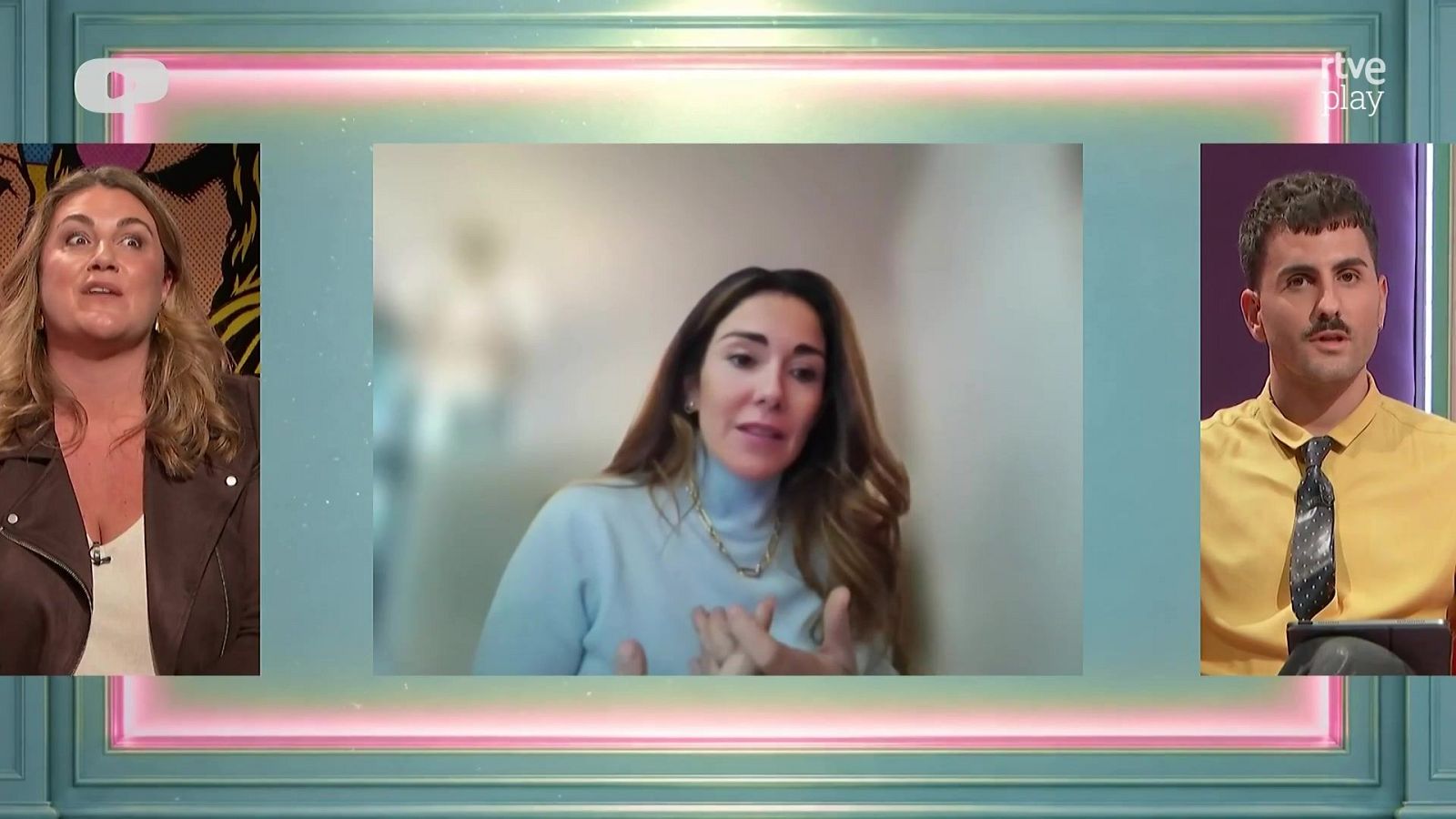 Imagen de la ginecóloga Bárbara Fernández del Bas conversando en el plató de Menudo Cuadro sobre la maternidad a edades avanzadas.