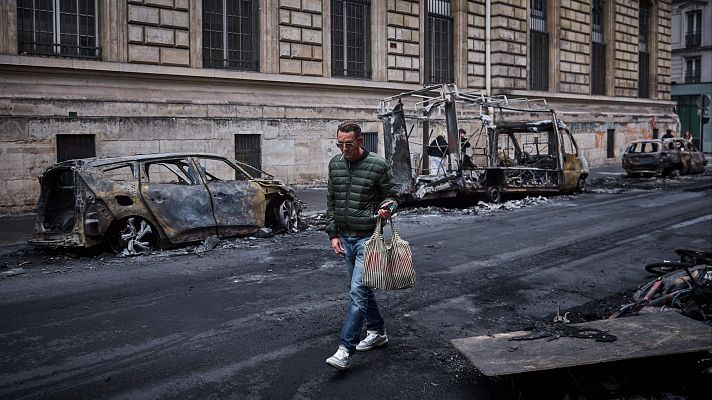 Telediario 1 - El Gobierno de Francia ordena toques de queda parciales