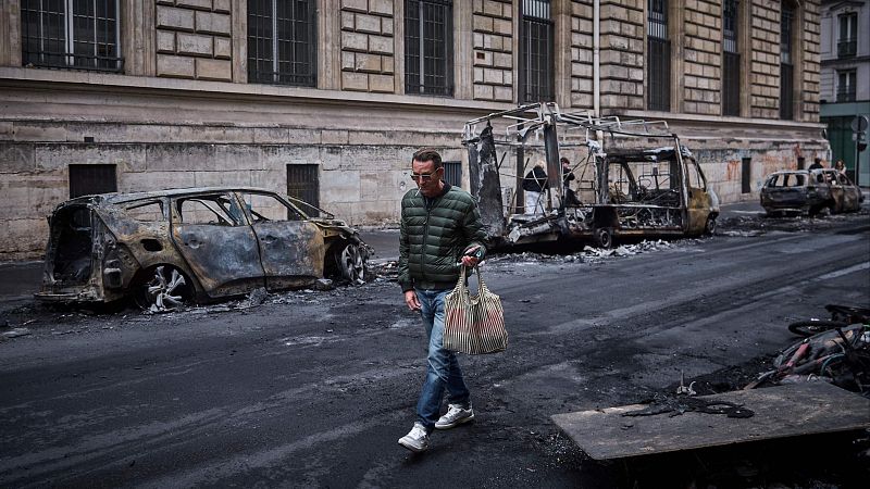 El Gobierno de Francia ordena toques de queda parciales en algunas ciudades ante los disturbios durante las protestas