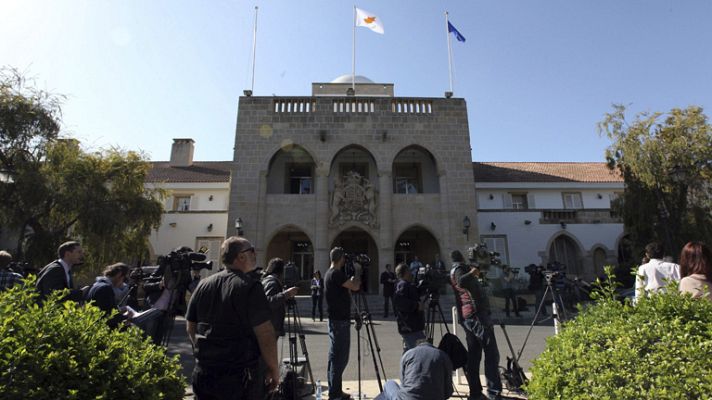 Telediario 1 - Incertidumbre en Chipre