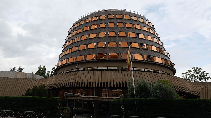Telediario 1 - El Constitucional rechaza el recurso contra la suspensión del voto a los nacionalizados por la 'ley de nietos' por "prematuro"