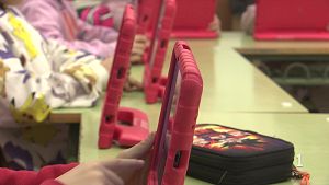 El Govern recula i no retirar� les pantalles digitals a Infantil, sin� que en limitar� l'�s