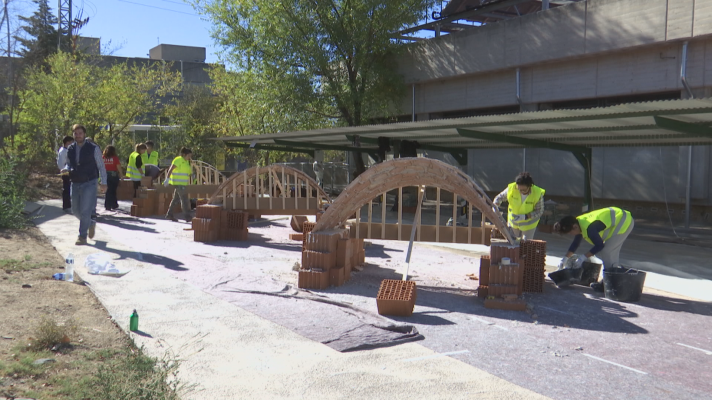 Noticias de Extremadura - Mujeres en la construcción: un taller de bóvedas para aumentar competencias