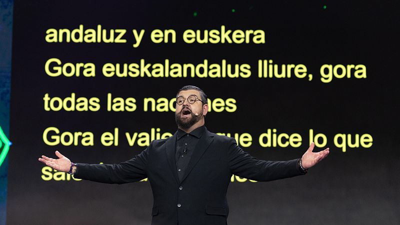 Manu pone a cantar al Campos Elíseos con sus bilbainadas