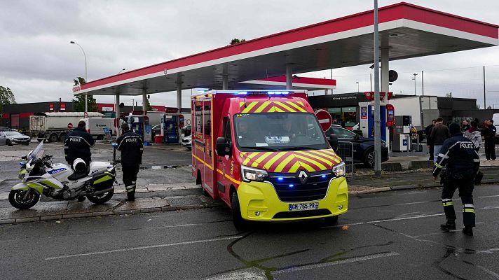 Informativo 24h - Un hombre mata a una persona y hiere a otras cuatro en un tiroteo en la periferia de París