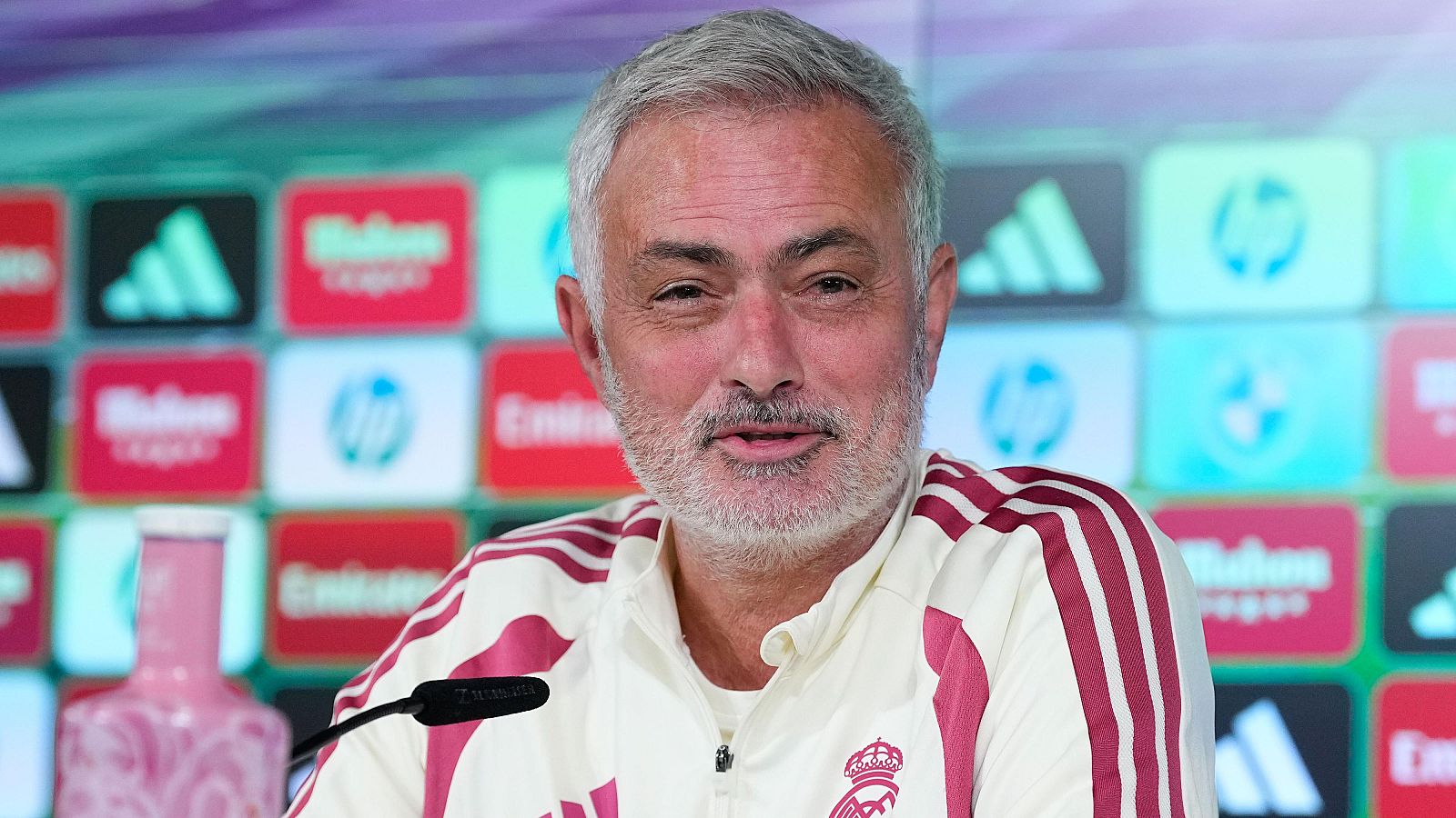 Mourinho no desvela sus cartas antes del Clásico del Camp Nou