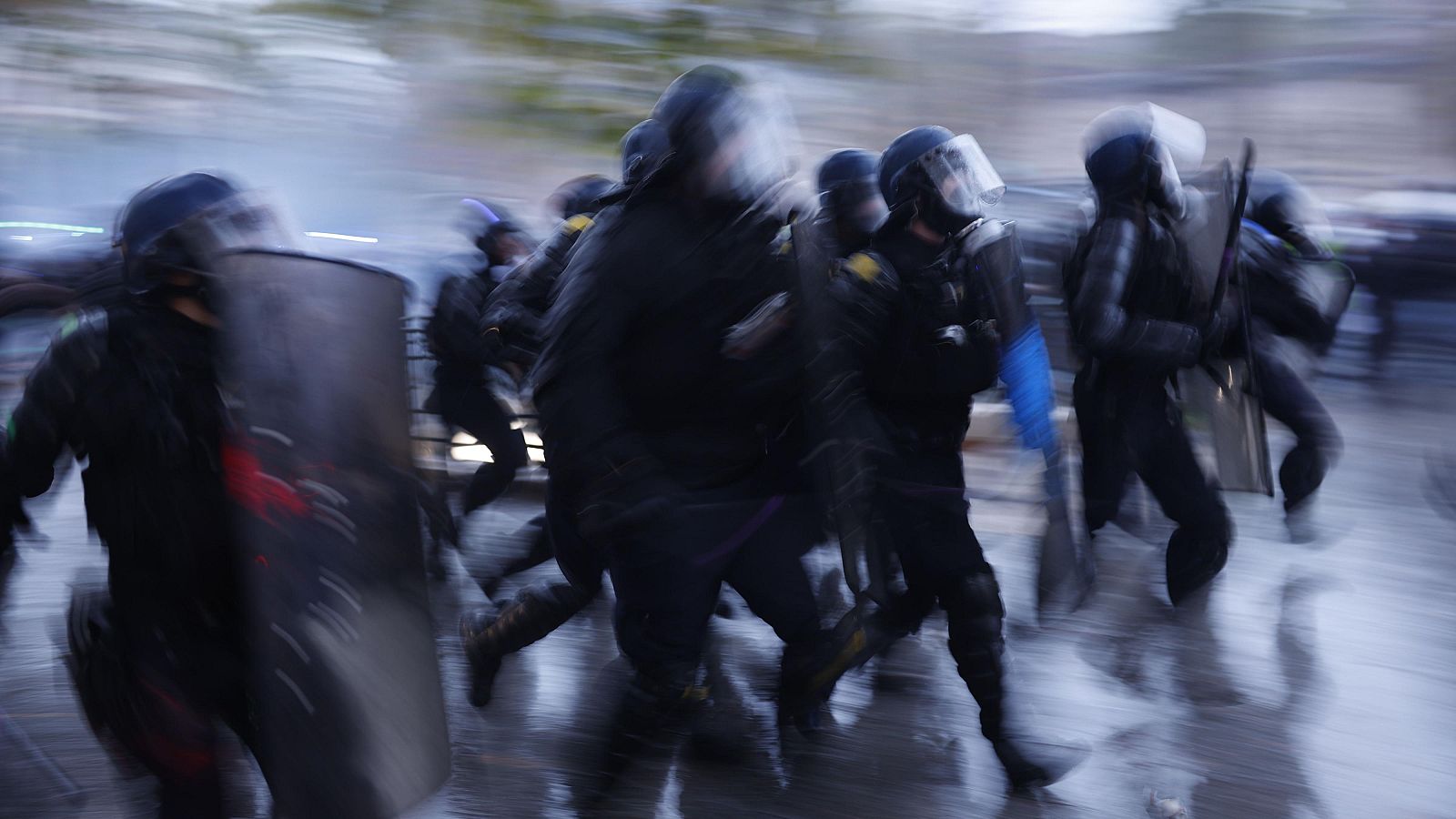 Nueva jornada de protestas en Francia con cerca de mil detenidos