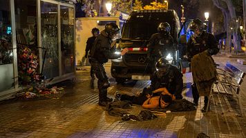 M�s de 120 detenidos y 14 agentes heridos tras los disturbios en el centro de Barcelona