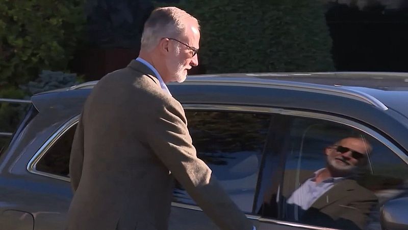 El rey abandona el Instituto Oftalmológico Fernández-Vega después de su operación de cataratas