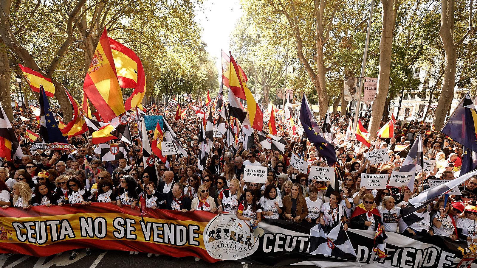 Miles de personas participan en Madrid en una manifestación por Ceuta