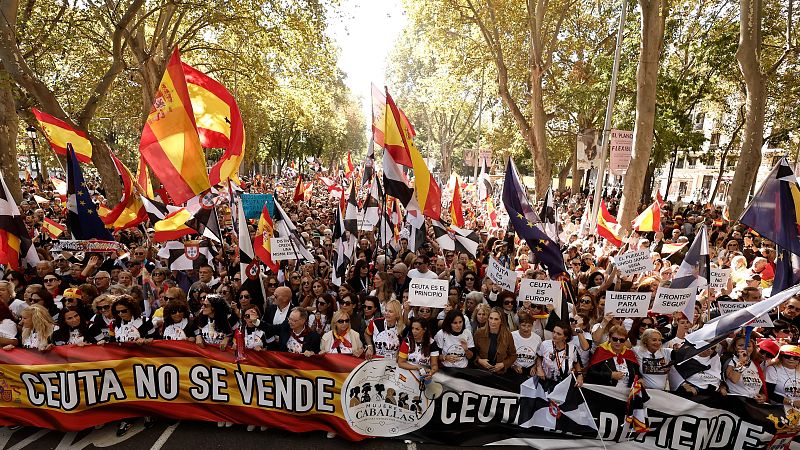 Miles de personas participan en Madrid en una manifestación por Ceuta