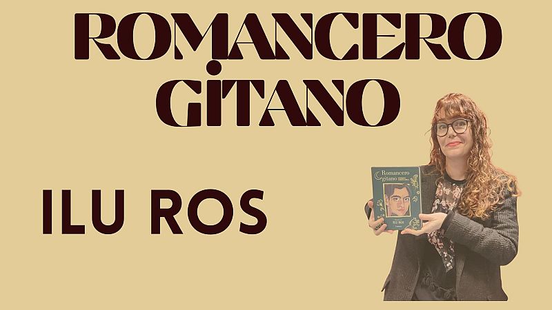 La ilustradora Ilu Ros sonríe sosteniendo su libro Romancero gitano frente a un fondo beige con tipografía marrón.