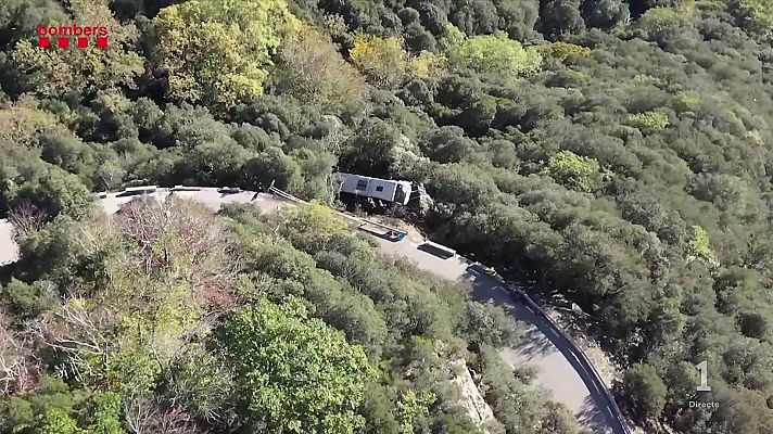 L'Informatiu - S'investiga per què l'autobús va sortir de la via a Fogars de Montclús