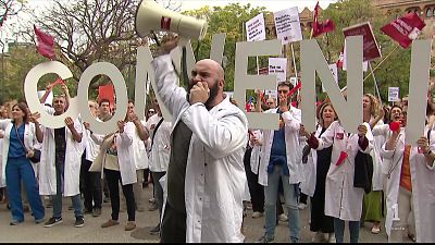 Vaga de facultatius a Catalunya per reclamar millores laborals