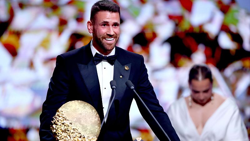 Unai Simón agradece el Trofeo Yashin en la gala celebrada en Londres