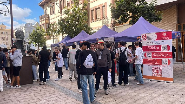 Noticias de Melilla - Más de 600 jóvenes melillenses se dan cita en el XIX Día del Emprendimiento para buscar un futuro laboral
