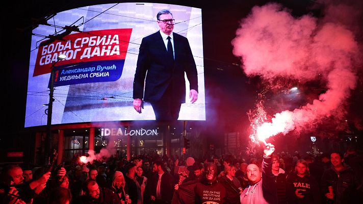 Telediario 2 - La radiotelevisión pública de Serbia pide perdón por manipular tras la derrota de Vucic