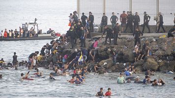 Un nuevo informe de la Polic�a retrata la pasividad de los gendarmes marroqu�es durante el asalto a Ceuta