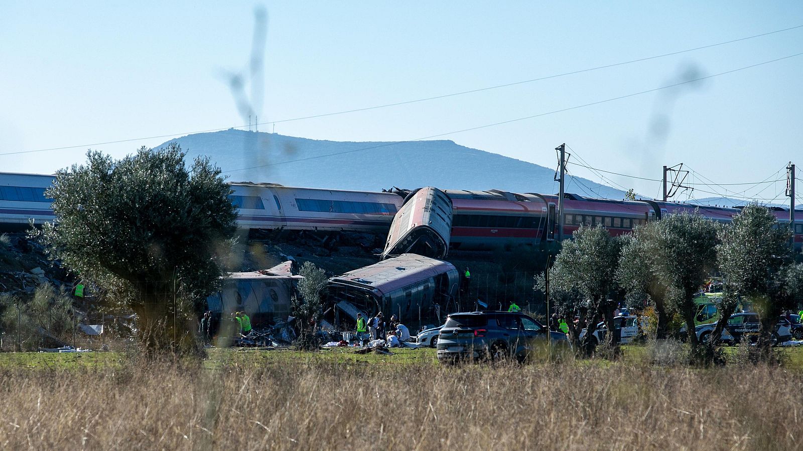 Estado de los dos trenes, tras el impacto en Urda