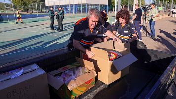 Las vecinas se vuelcan en la b�squeda de desaparecidos tras el choque de trenes en Toledo: "�Me confirman que est� en el hospital!"