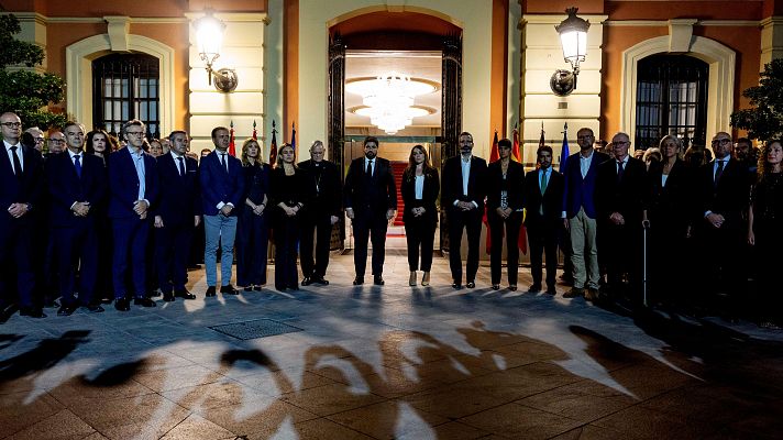 Noticias Murcia - La Región de Murcia se une en un emotivo minuto de silencio por las víctimas del accidente ferroviario