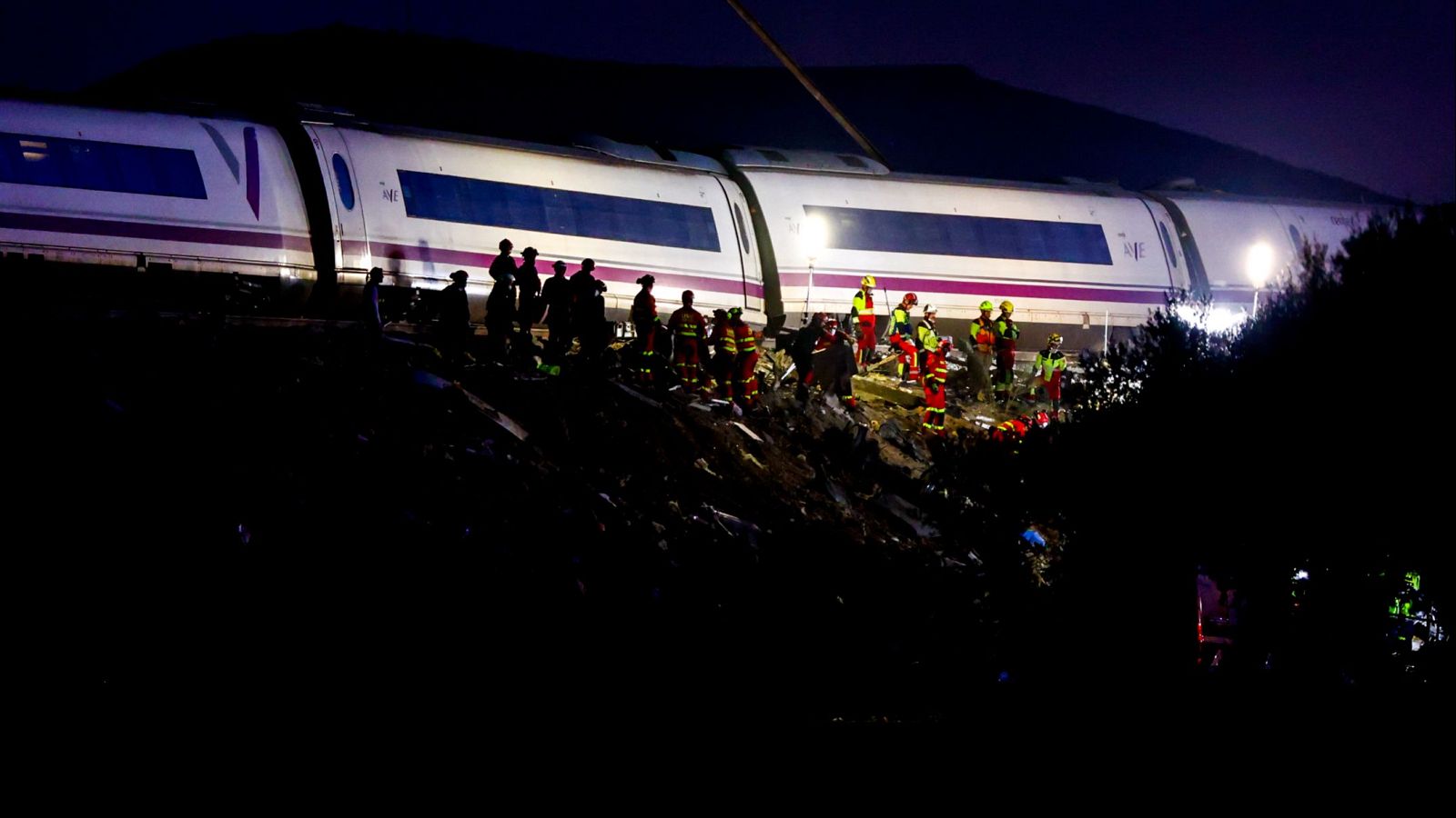 La noche en vela de los supervivientes del accidente ferroviario en Toledo: "Sin entender esto no se puede avanzar"