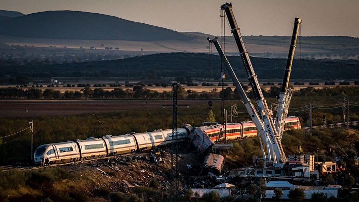 Telediario 2 - ¿Qué falló en Urda para que el AVE embistiera al tren Iryo?