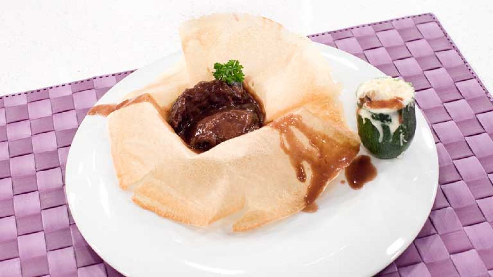 Saber cocinar - Carrileras a la miel con vasitos de calabacín gratinados