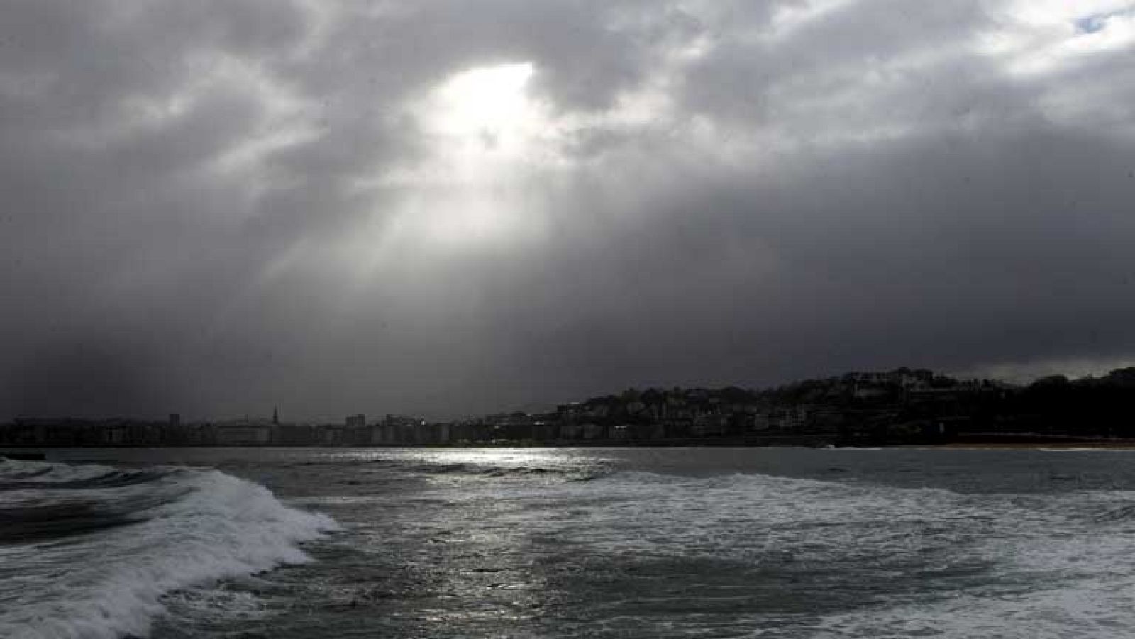 Viento fuerte con rachas muy fuertes en litoral gallego y noroeste