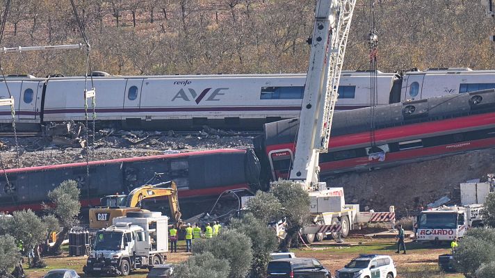 Telediario 1 - Supervivientes del accidente de tren reviven lo ocurrido 48 horas después
