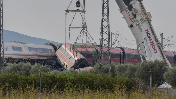 Telediario 1 - Telediario - 15 horas - Tragedia ferroviaria en Urda - 30/10/26