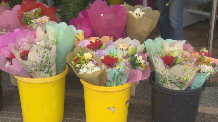Noticias de Extremadura - Las floristerías refuerzan su plantilla ante la alta demanda por Todos los Santos