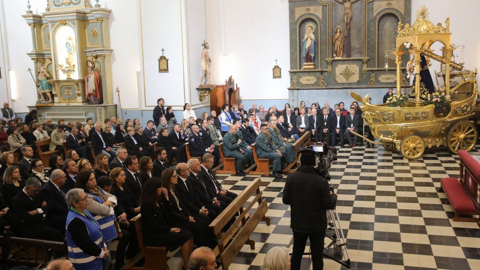 Urda celebra una misa funeral para despedir a las víctimas de la tragedia