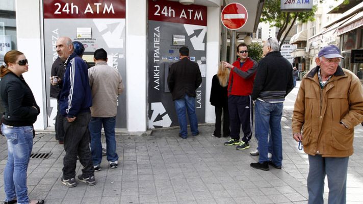 Telediario 1 - Chipre aplaza la votación