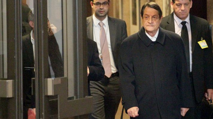 Telediario 1 - El Eurogrupo ratifica el acuerdo de rescate a Chipre tras doce horas de negociaciones