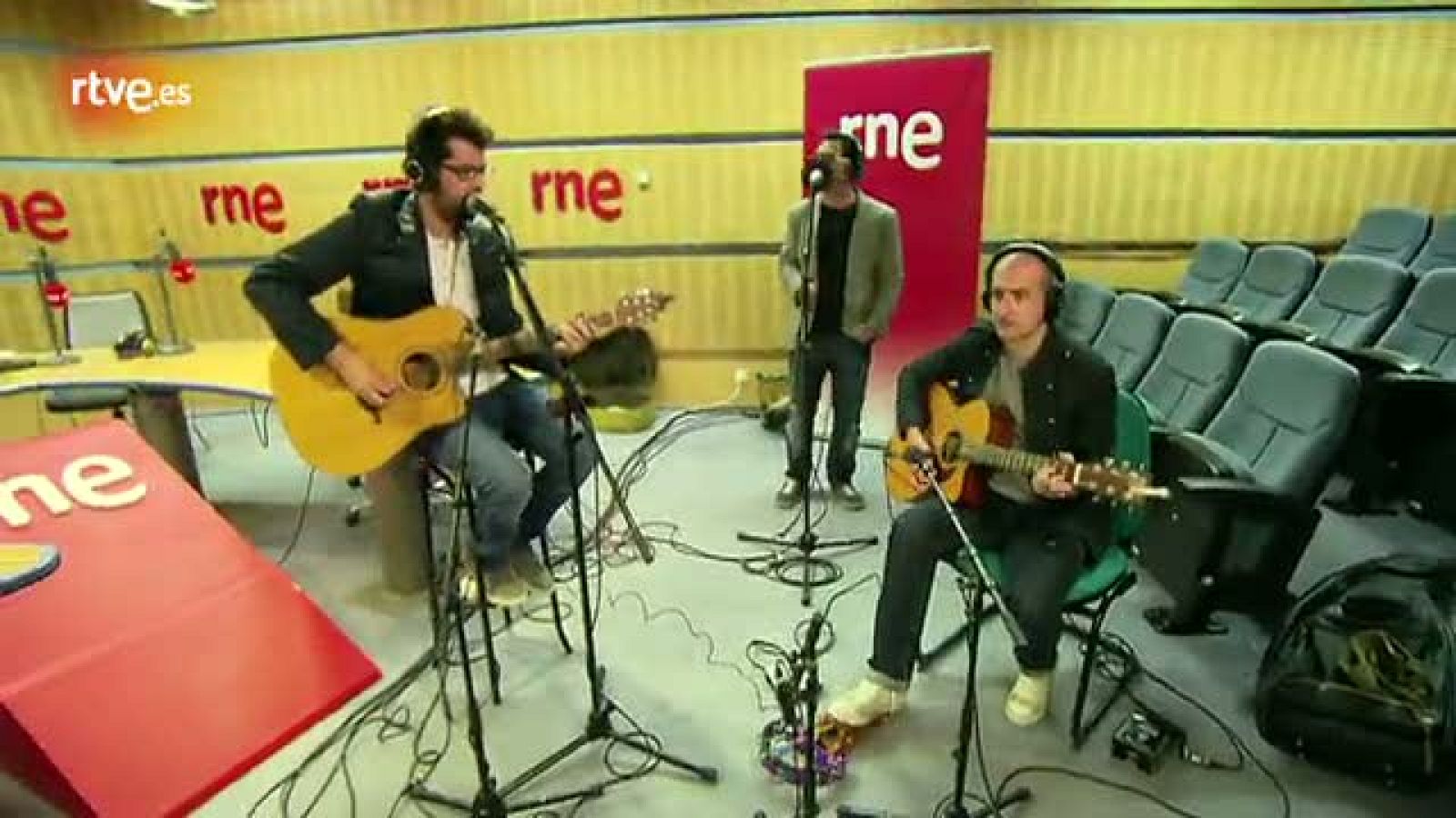 Abierto hasta las 2 - Taxi, en acústico con su nuevo disco 'Tras el horizonte' - Ver ahora