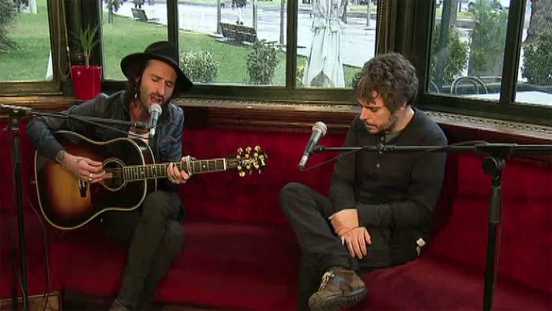 Leiva e Iván Ferreiro cantan "Champagne"