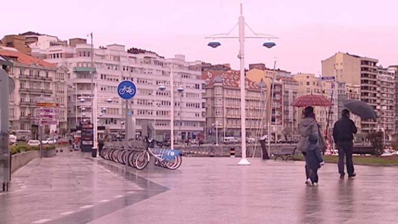 Fuerte viento en levante y lluvias en el Sistema Central y Galicia