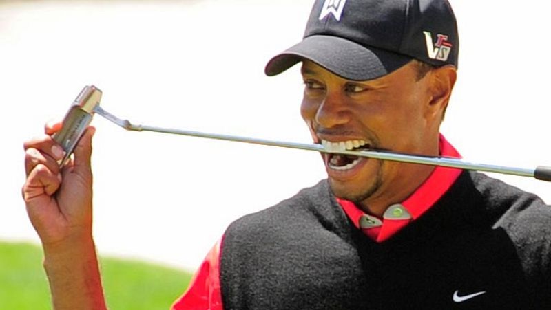 Tiger Woods vuelve a sonreír | Ver