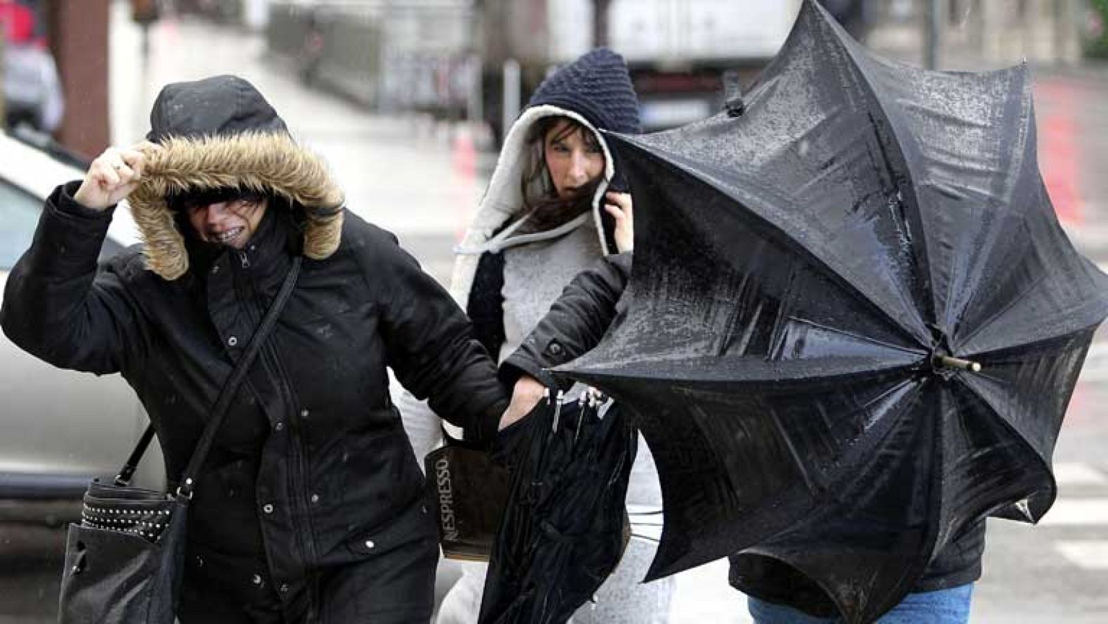Lluvias en Galicia y Extremadura y fuerte viento en Canarias y Almería