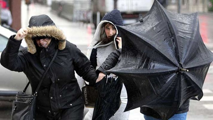 El tiempo - Fuerte viento en Canarias y Almería