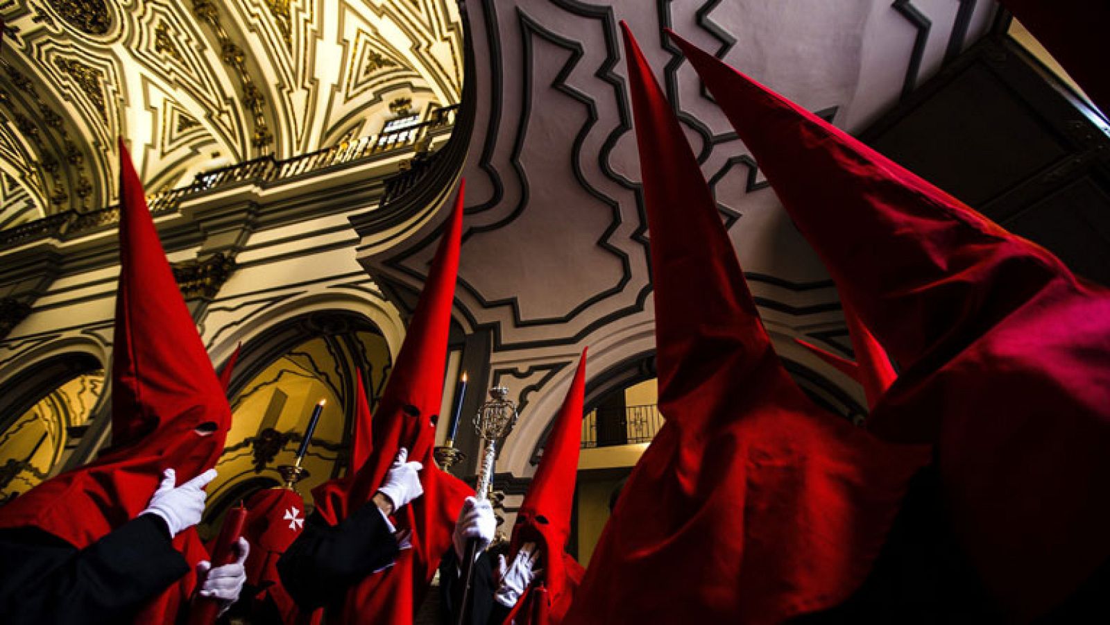 La lluvia da una tregua a las procesiones en la tarde del Miércoles Santo | Ver