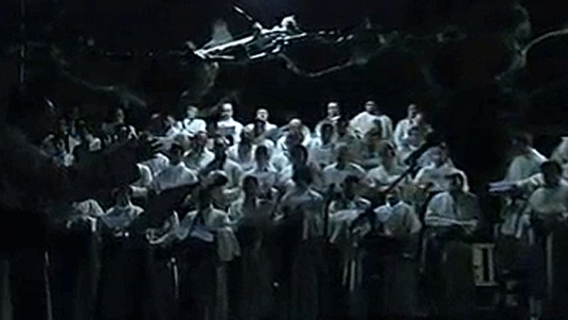 La lluvia no impide la procesión del Cristo Yacente y el canto del Miserere en Zamora