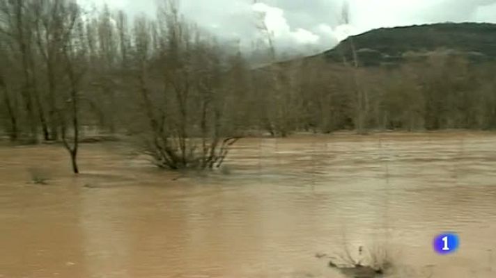 Telediario 1 - Vigilan el caudal de los ríos