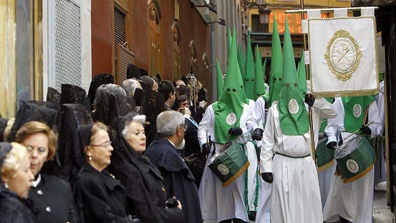 El sol se alía con las procesiones del Sábado Santo
